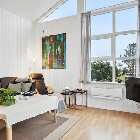 3 Bedroom Amazing In Dom wakacyjny Knebel