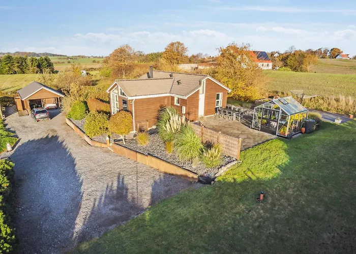 3 Bedroom Amazing In Semesterbostad *